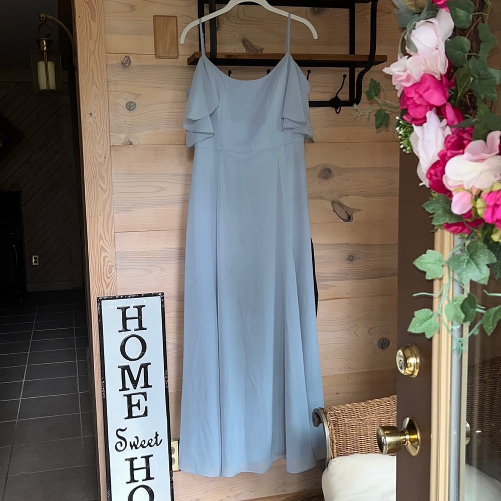 🌿 David’s Bridal dusty light blue bridesmaid dress
